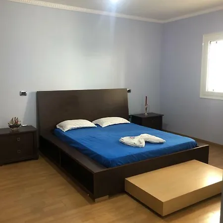 Beach View 2-bedroom In Apartment *