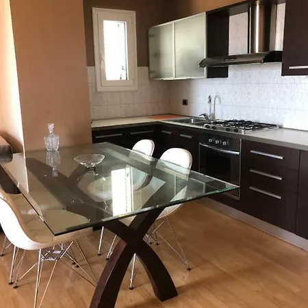 Beach View 2-bedroom In Apartment *
