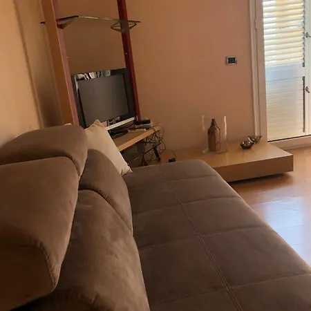 Beach View 2-bedroom In Apartment *